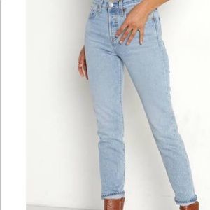 Levis woman’s jeans light wash button fly high waisted wedgie size 32